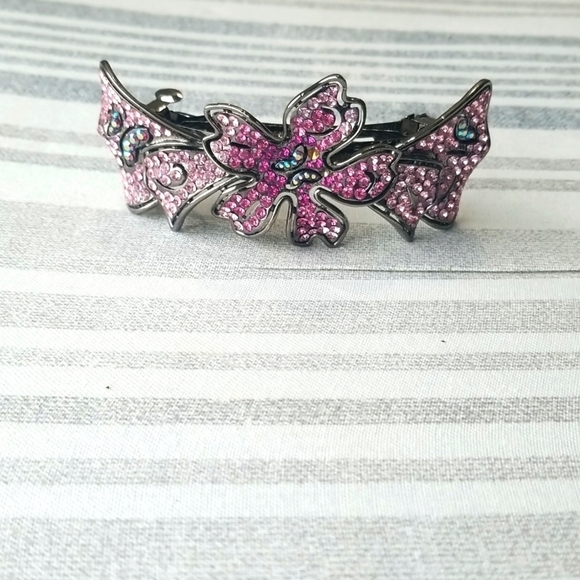 Pink flower clip​​​​​​ - Picture 1 of 2